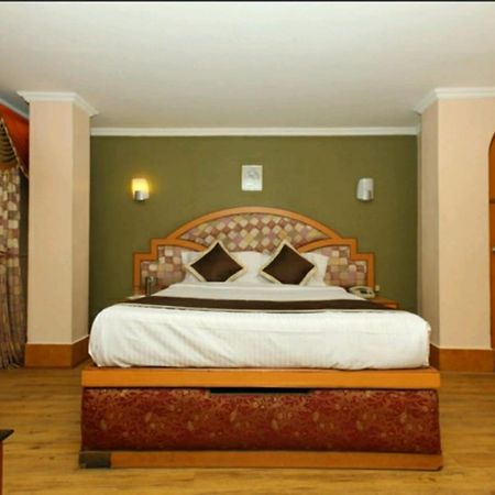 Hotel Maneck Ooty Exteriör bild