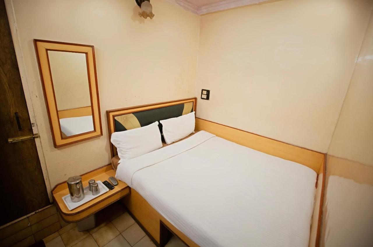 Hotel Maneck Ooty Exteriör bild