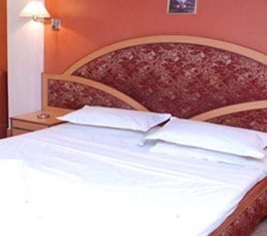 Hotel Maneck Ooty Exteriör bild